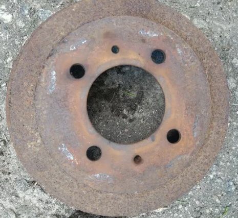 тормозные барабаны Almera n 15 1999r. (два шт) б.у.