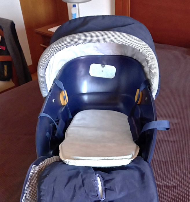 Alcofa para bebé com carrinho - BebeConfort