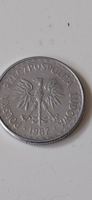 Sprzedam monetę 1zł z 1987roku .