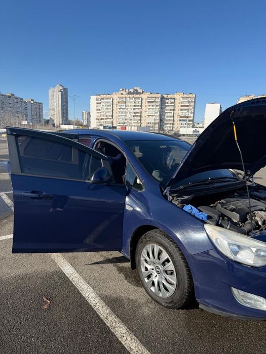 Продаеться гарне сімейне авто в гарному стані перший власник в україні