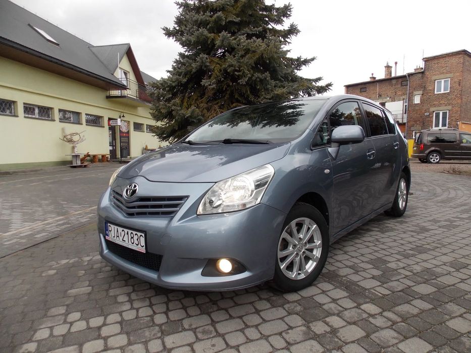 Toyota Verso 2.0 D-4D Super stan !