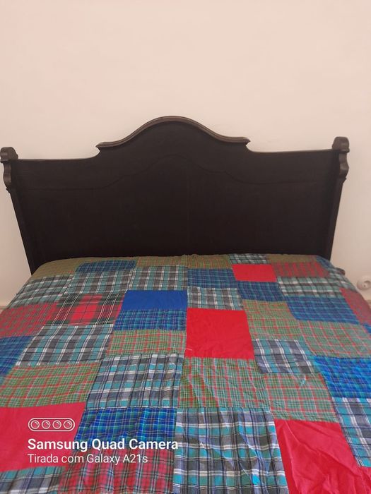 Cama de madeira 1,30×2 e colchão