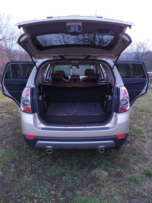 Автомобиль Chevrolet Captiva.