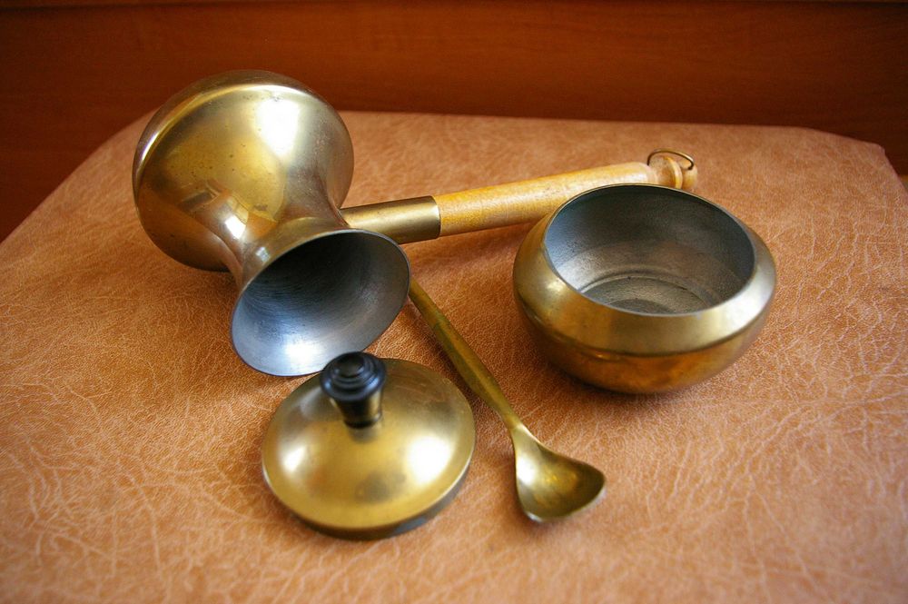 Продам комплект турка з цукорницею та ложкою.