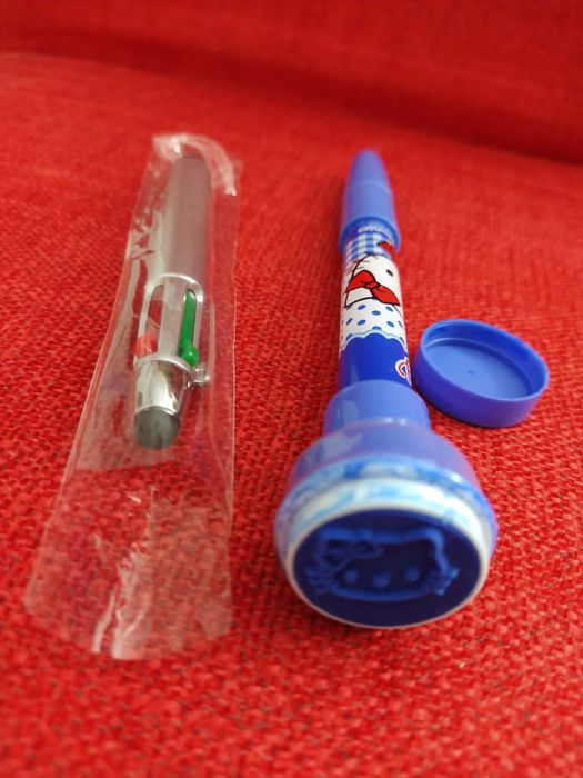 Hello Kitty Pen Set with Stamp + 4-Color Pen64309604851330122