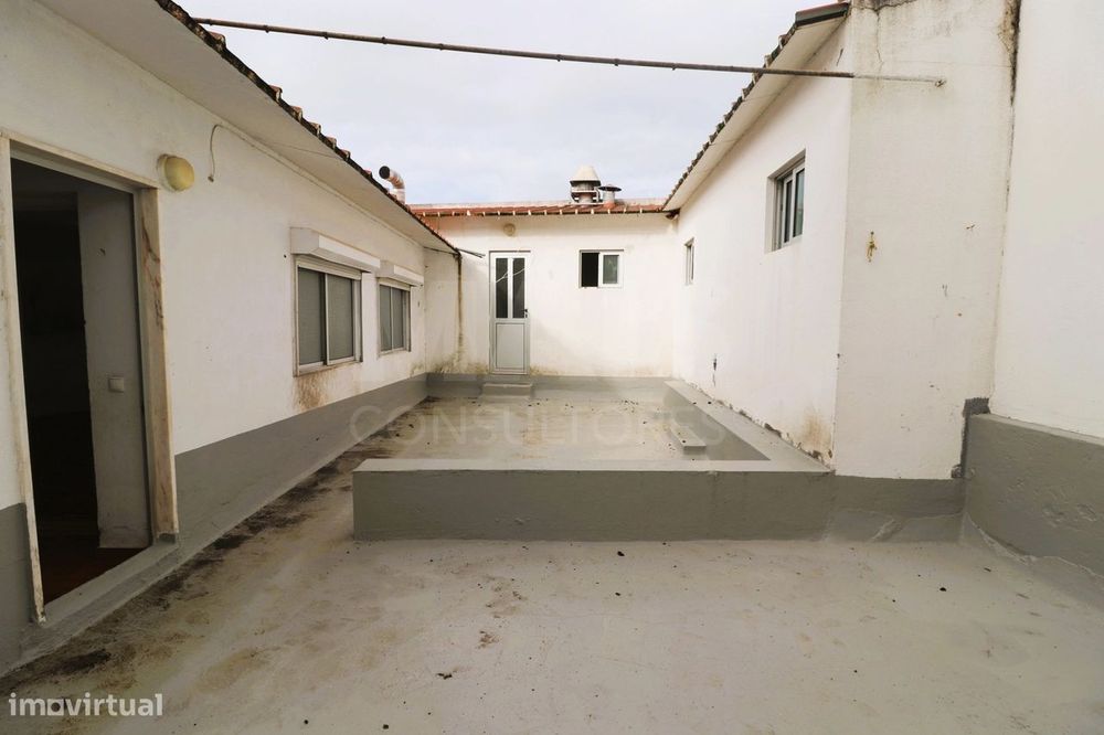 Apartamento com terraço no centro de Samora Correia