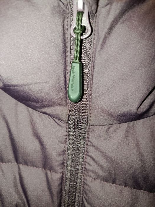 Пуховик лёгкий Jack Wolfskin,розмір L ,гарний стан!