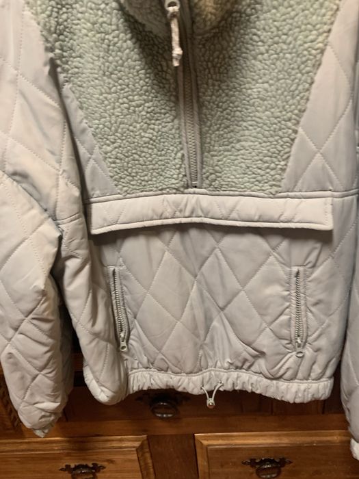 Sweat Bershka pelo e fecho verde