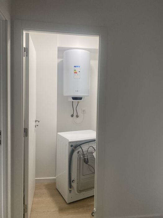 Arrenda-se T1 na Av Marques de Pombal