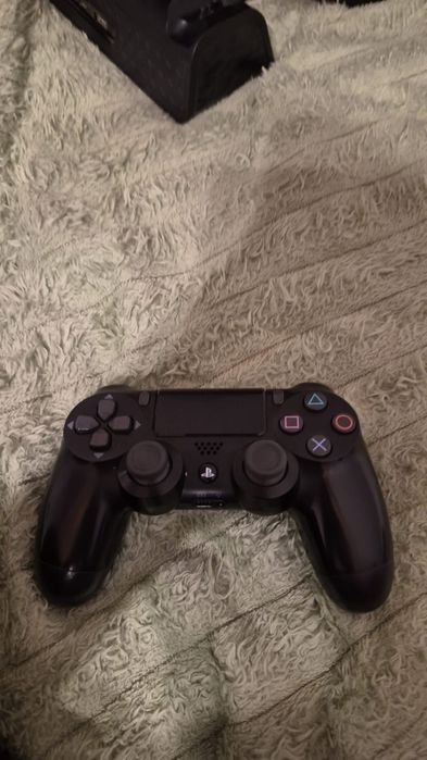 Sprzedam ps 4 z grami