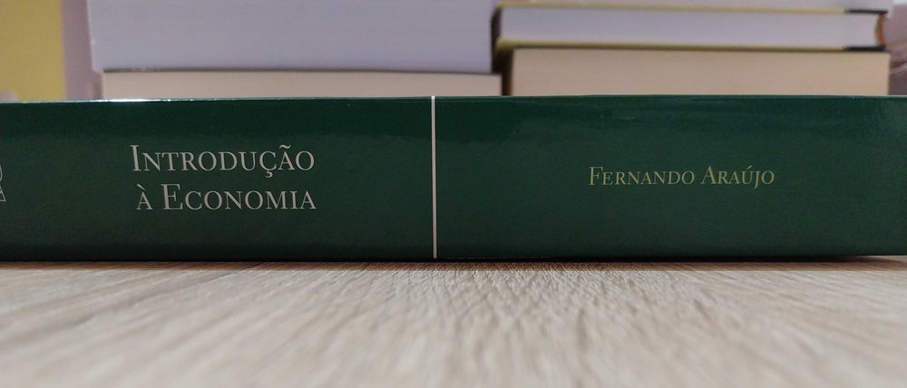 Livro Introdução À Economia - Fernando Araújo