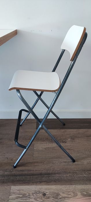Mesa e Cadeiras  Lacada de Branco Alta para Cozinha