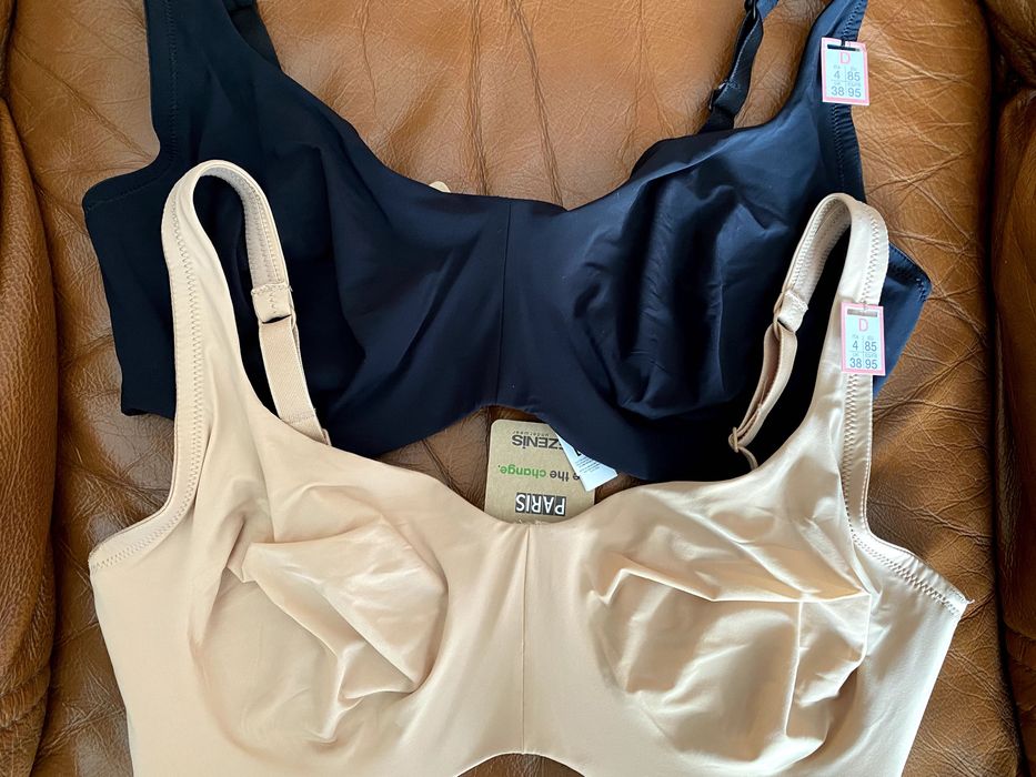 Sutiãs Novos EUR 85D (cores: natural e preto) 2 por apenas