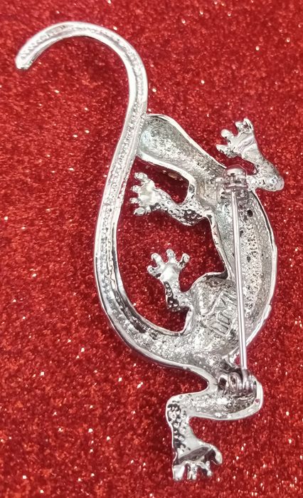 Bijuterias : Pregadeira , Anéis e Pulseiras