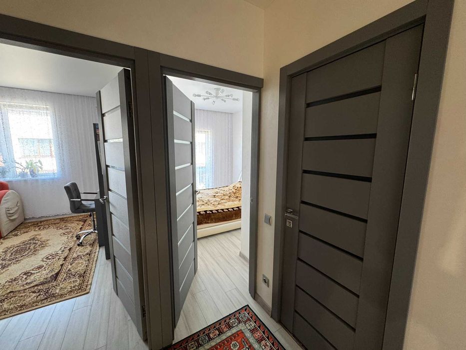 Котедж у чудовому районі* Виставка* БЕЗ КОМІСІЙ