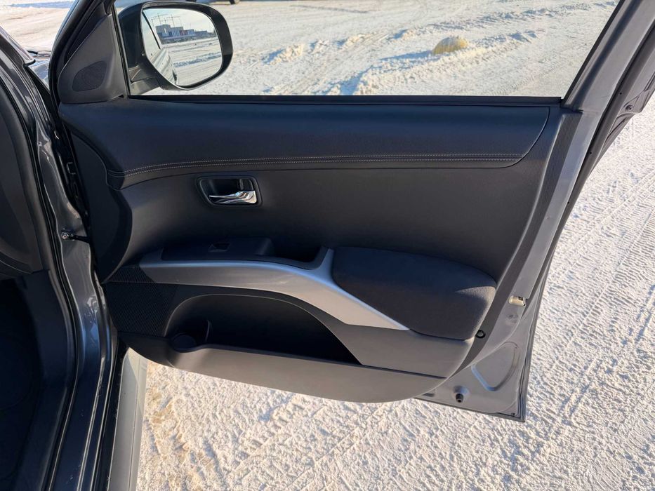 Mitsubishi Outlander XL 2012 2.4 бензин