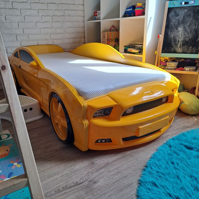 Łóżeczko dla chlopca - samochodzik (z materacem)