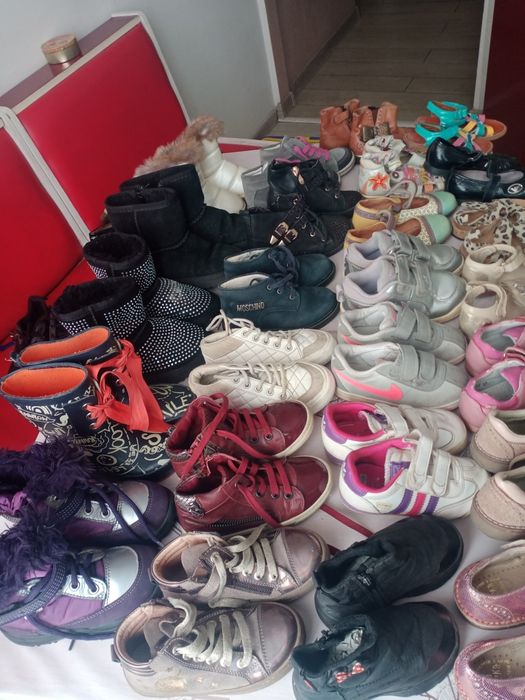 Взуття для дівчаток