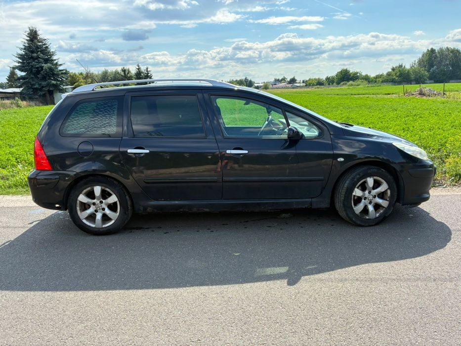 Peugeot 307 . 2.0 gaz LPG + hak