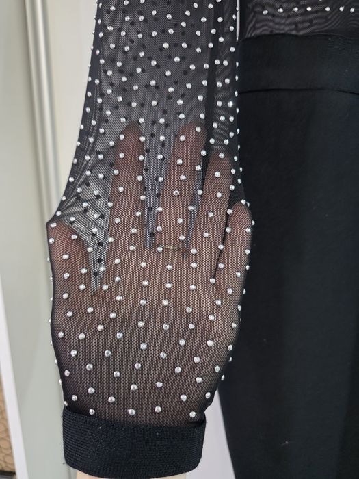 Czarna sukienka elegancka obcisła prześwitująca góra diamenty S