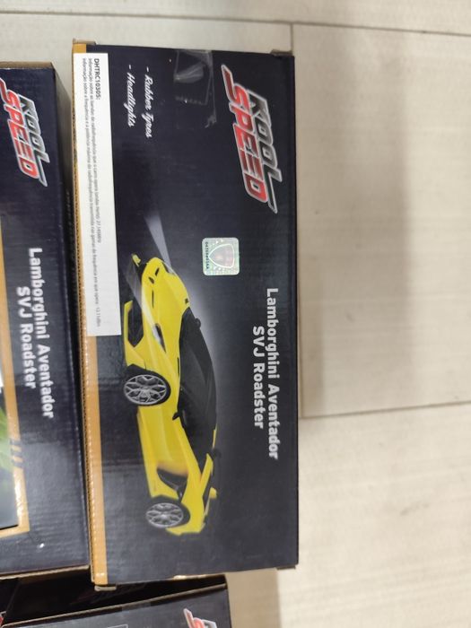 Carro Lamborghini com comando