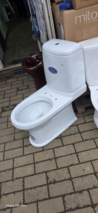 Унітаз компакт зі сколом