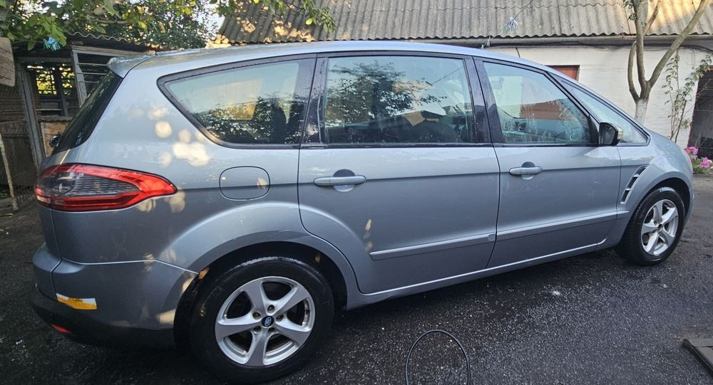 Ford C-Max 7 місць