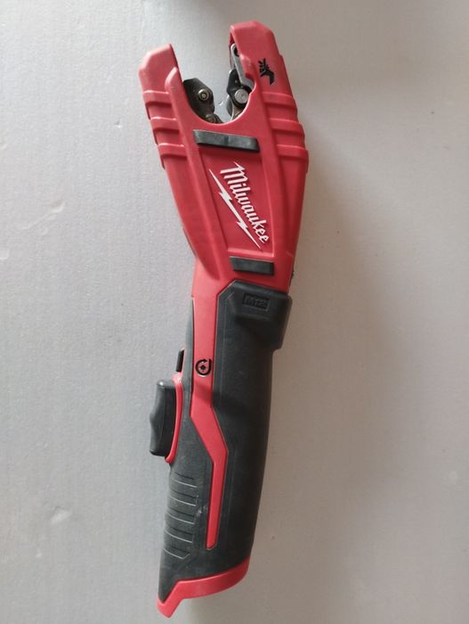 Труборіз Milwaukee m12