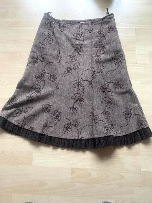 Śliczna spodnica zimowa haft cekiny M