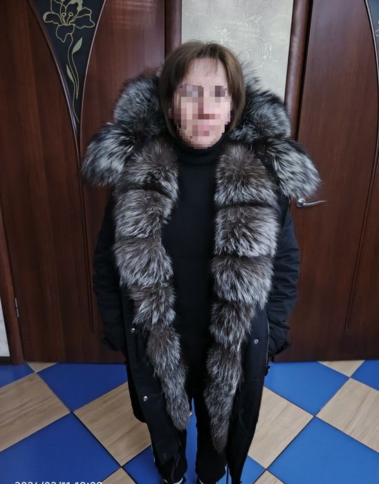 Тепла зимова жіноча куртка з хутром чорнобурки (парка)