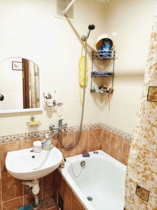 Центр,продаж двокімнатної квартири. Автономне опалення.Леха качинськог