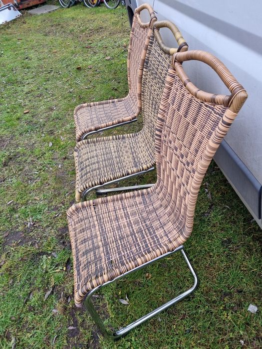 Krzesła a la wiklinowe