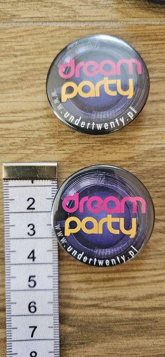 Zestaw nowych przypinek 8sztuk dream party under twenty