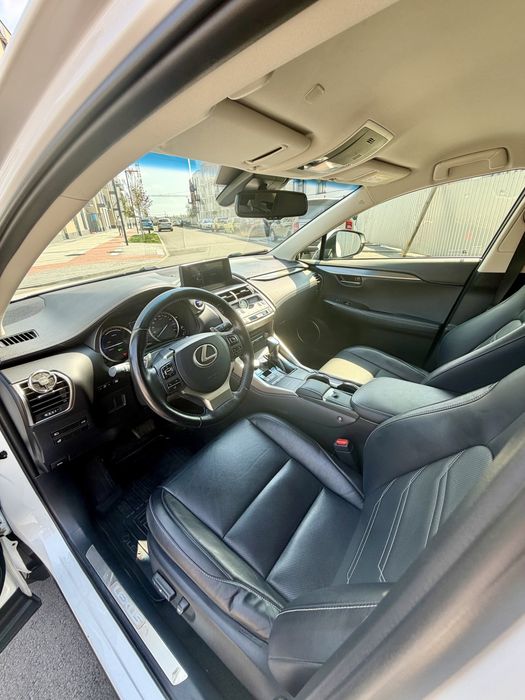 Lexus NX 300 h 2018рік офіційний автомобіль