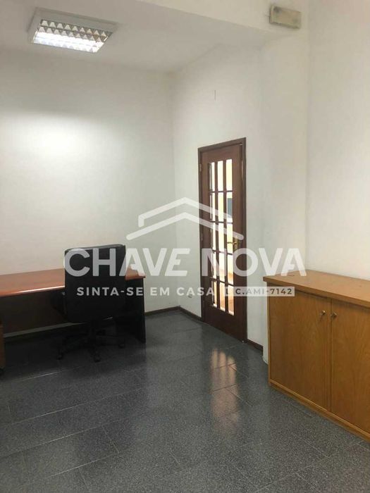 Loja c/montra em Mafamude (Junto ao colegio Bonança)