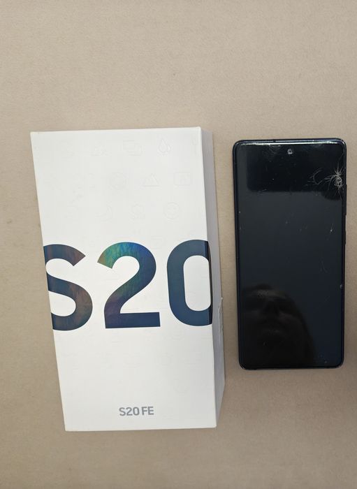 Sprawny Samsung Galaxy S20 FE 128 gb zbita szyba
