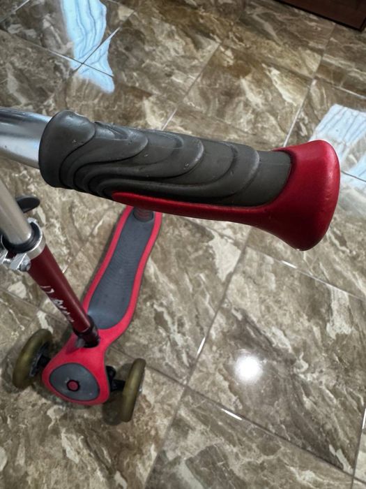 Самокат Globber Elite Lights червоний
