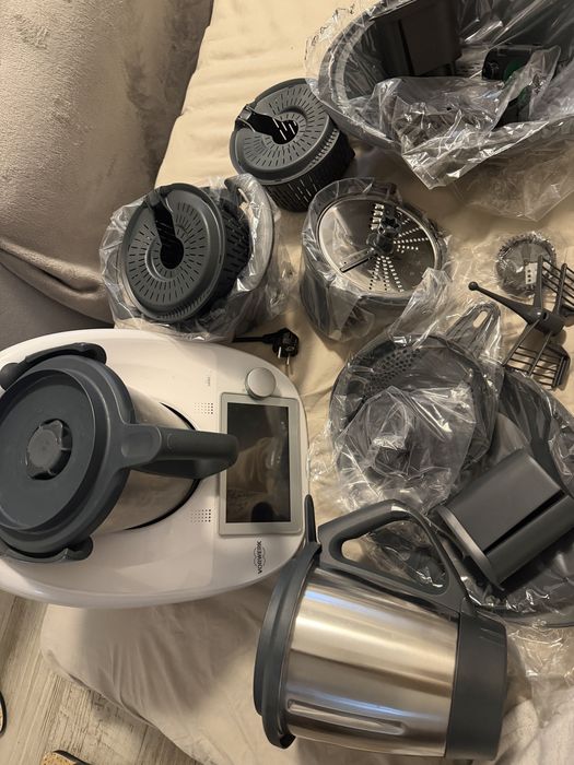 Bimby tm6 com todos os acessórios 1.400€