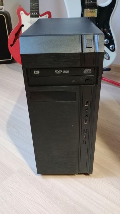 Komputer stacjonarny Ryzen 3 2200g 4x3,5 gHz, 12 GB DDR4, 1128 GB