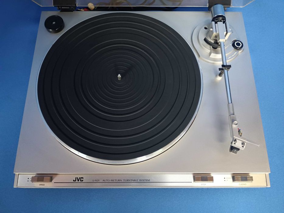 gira-discos JVC L-A21