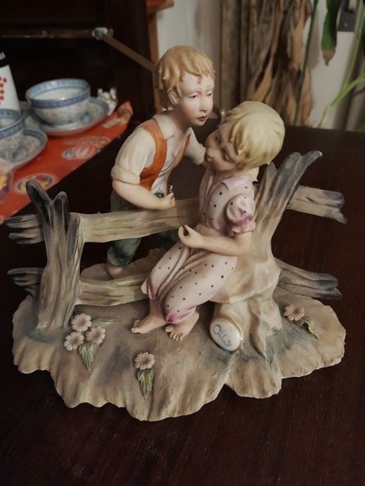 Estatueta antiga em bom estado