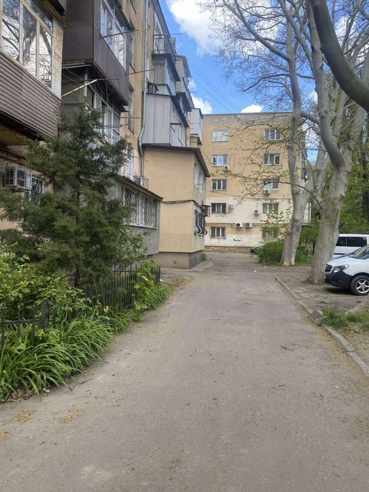 Продам 2х комнатную квартиру на ул. Варненская на среднем 3-м этаже. Цена нижерыночная