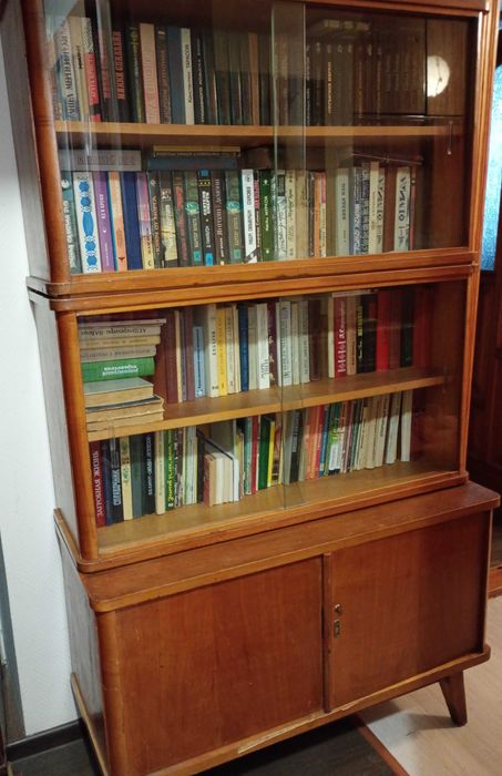 Шкаф книжый дерево Винтаж