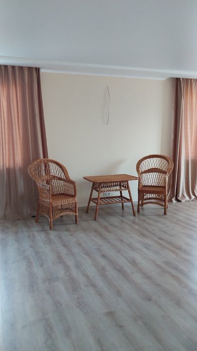 Обмін на квартиру, добротний будинок з бомбосховищем, підвал