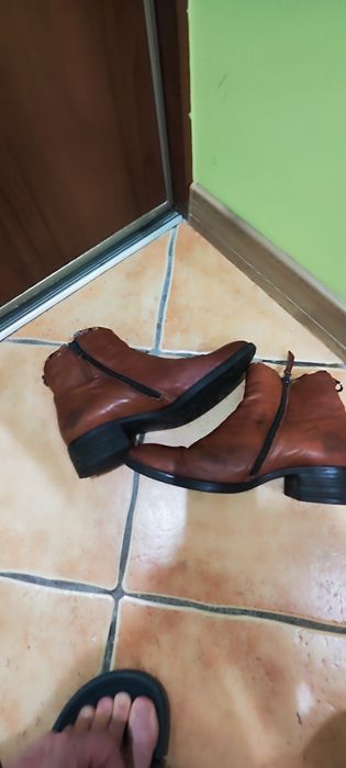 Buty damskie skórzane.