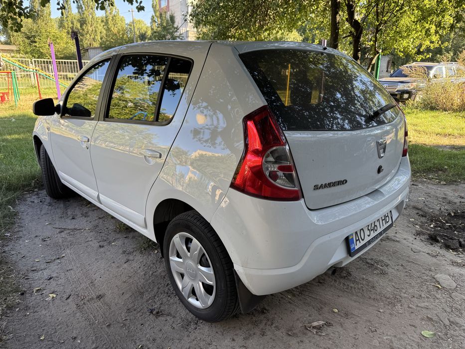 Продам сандеро 1,6 бенз 12р