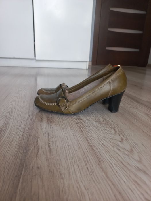 Czółenka buty skóra 38 Ebata