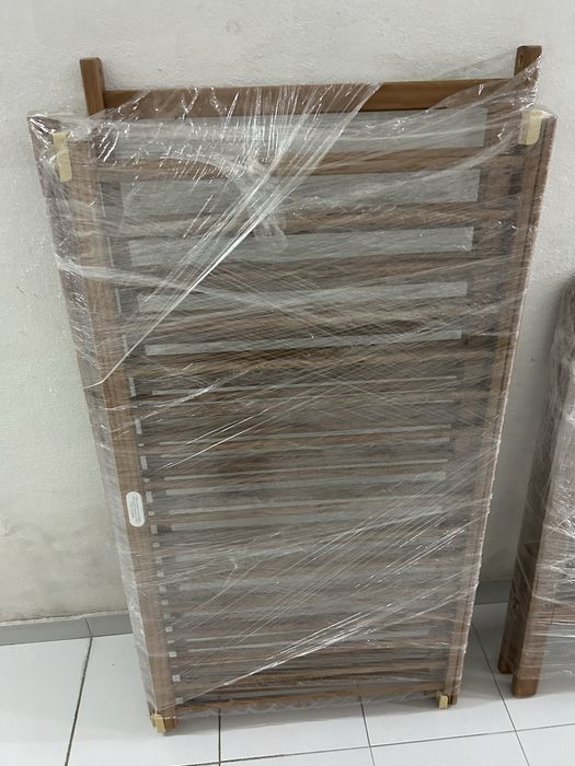 Cama bebe em madeira com colchao incluido