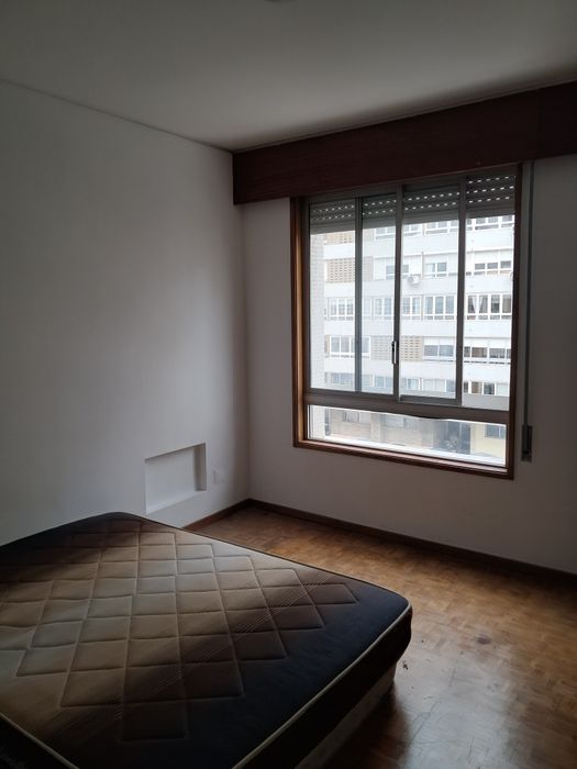 Alugo quarto na portela