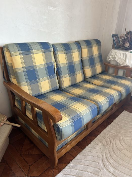 Conjunto de sofás em madeira maciça — sofá de 3 lugares + 2 cadeirões